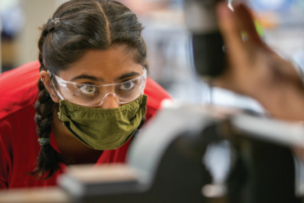 Young student in lab at Duke