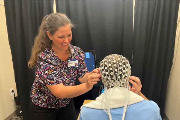 Alex Bey putting EEG on a participant